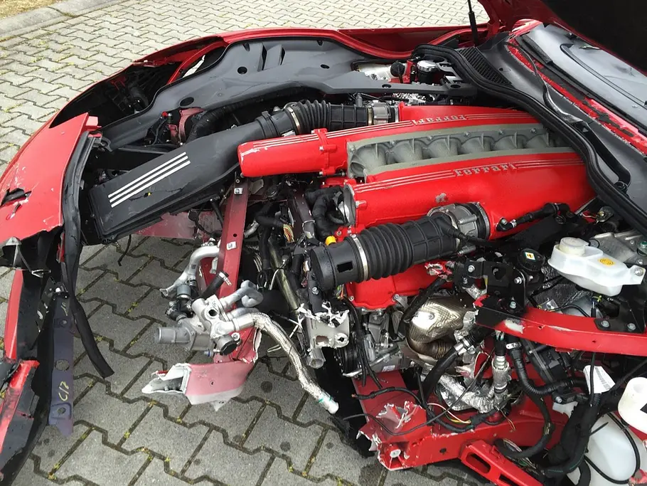 Gecrashter Ferrari F12: Verkauf Gecrashter Ferrari F12: Verkauf