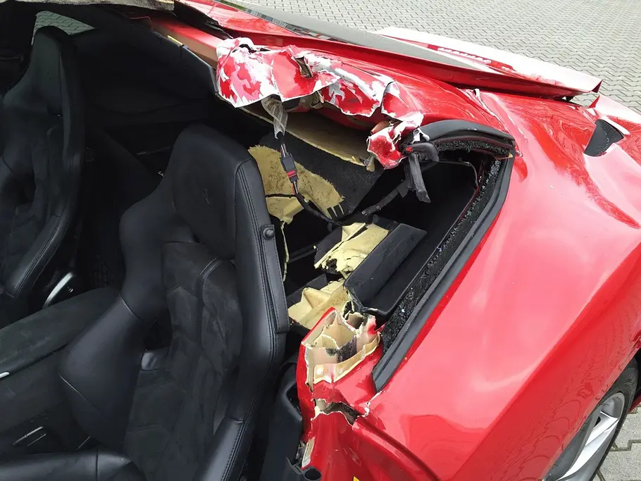 Gecrashter Ferrari F12: Verkauf Gecrashter Ferrari F12: Verkauf
