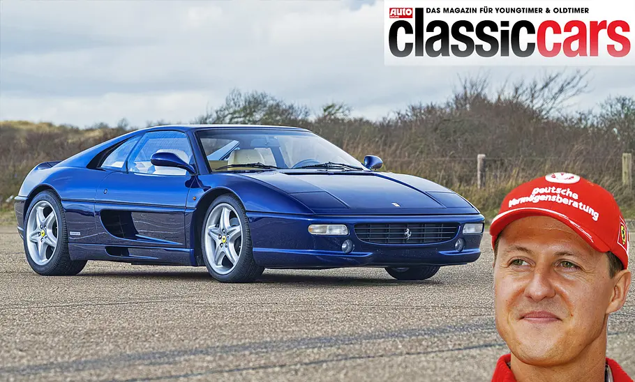 Ferrari F355 GTS Der Ferrari F355 GTS stehend von schräg vorne mit Michael Schumacher.