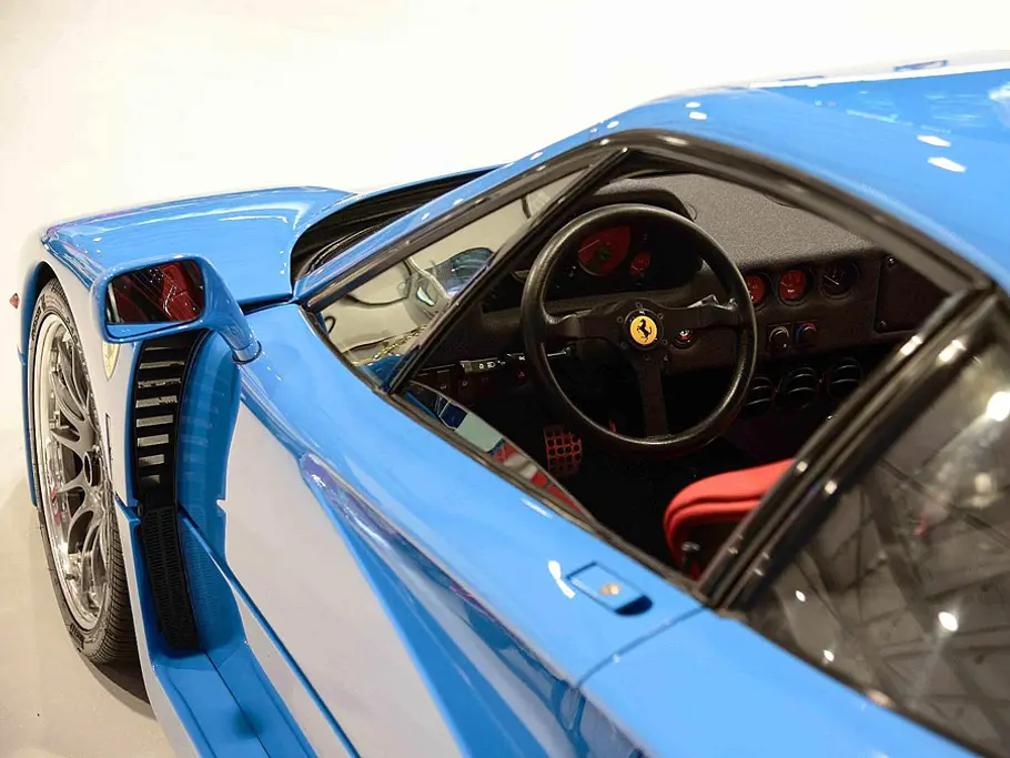 Ferrari F40 in Blau