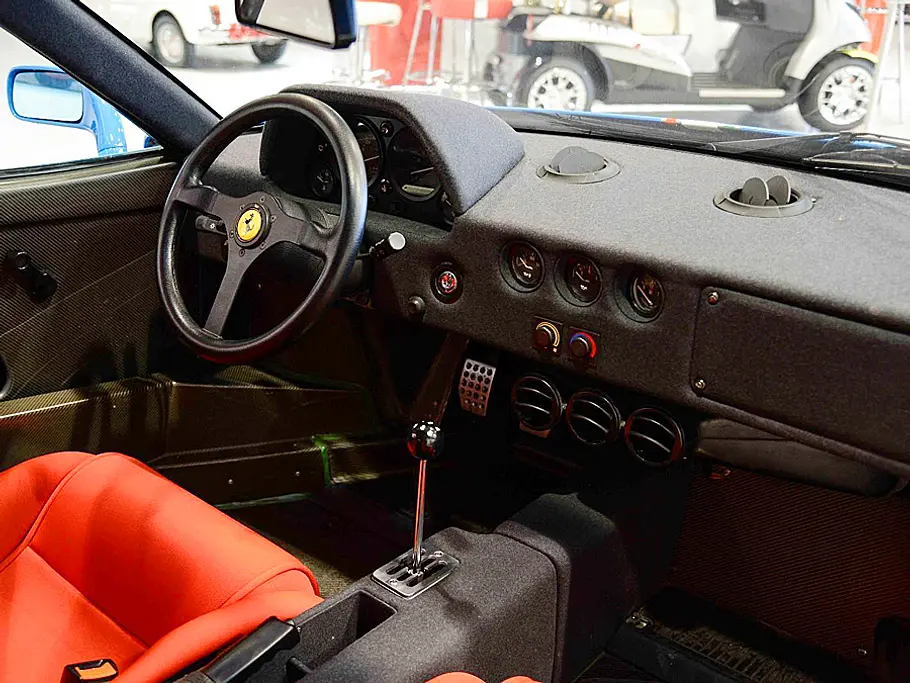 Ferrari F40 in Blau
