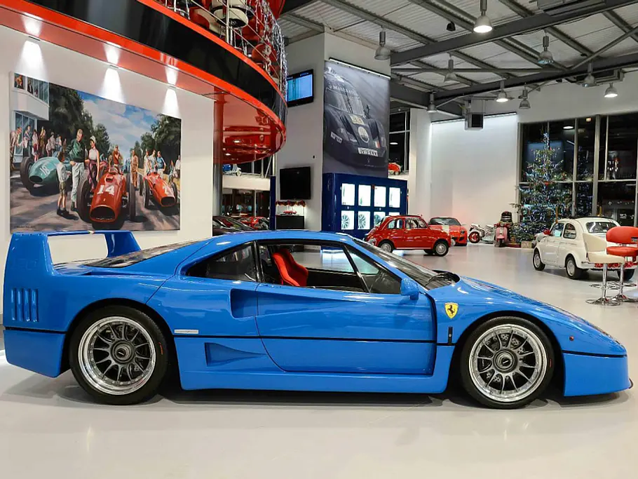 Ferrari F40 in Blau