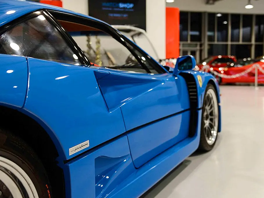 Ferrari F40 in Blau