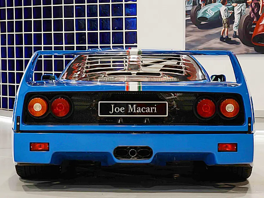 Ferrari F40 in Blau