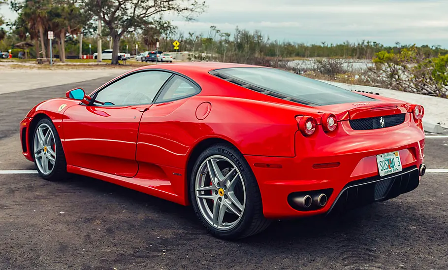 Ferrari F430 Der Ferrari F430 von Donald Trump statisch von schräg hinten fotografiert.