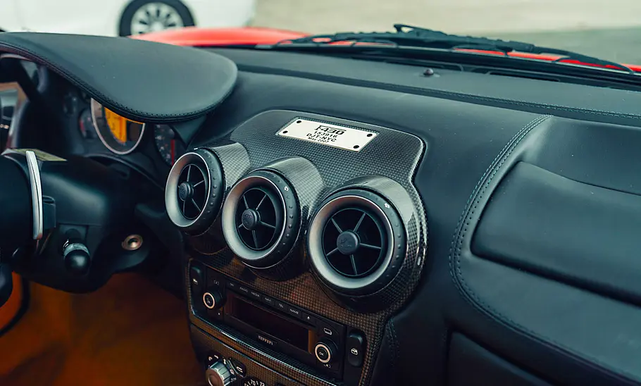 Die Lüftungsdüsen des Ferrari F430 von Donald Trump.