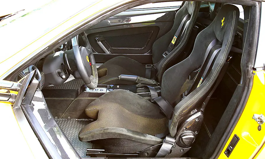 Die Sitze des Ferrari 430 Scuderia.