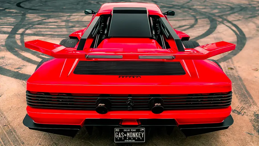 Der Ferrari F6 stehend von hinten