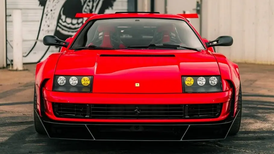 Der Ferrari F6 stehend von vorne