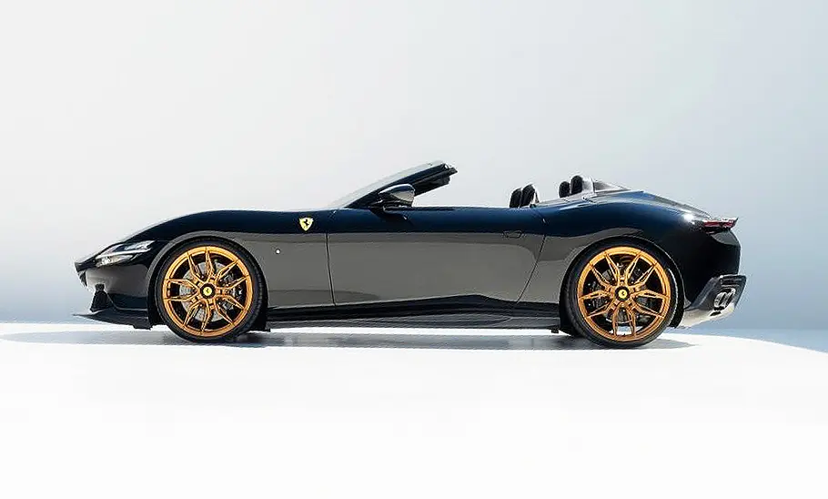Ferrari Roma Spider von Novitec; Außenansicht,; stehend; Sportwagen; Profilansicht