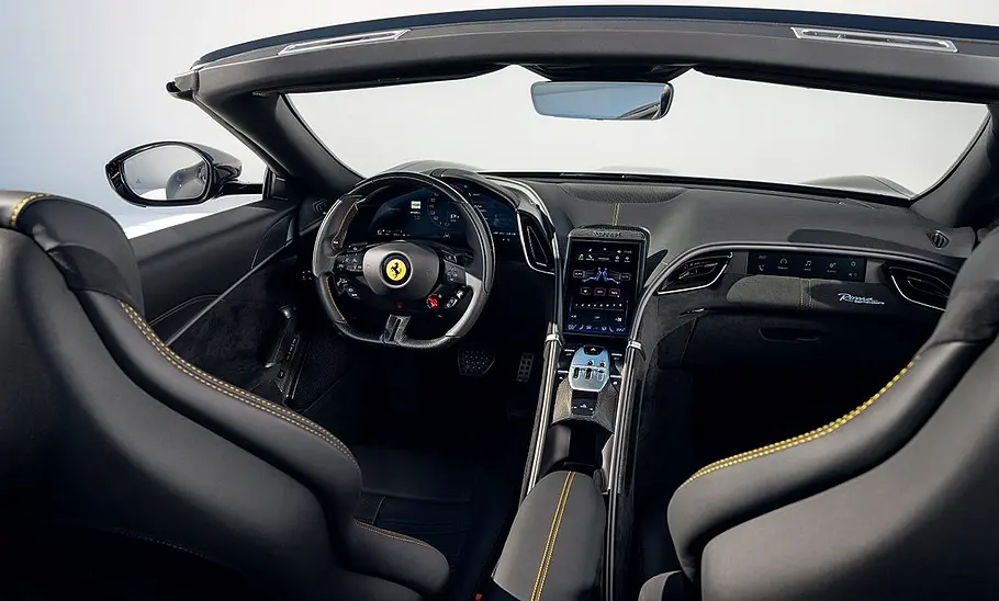 Ferrari Roma Spider von Novitec; Innenraum; Innenansicht; Interieur; Cockpit; Lenkrad; Armaturen; stehend; Sportwagen;