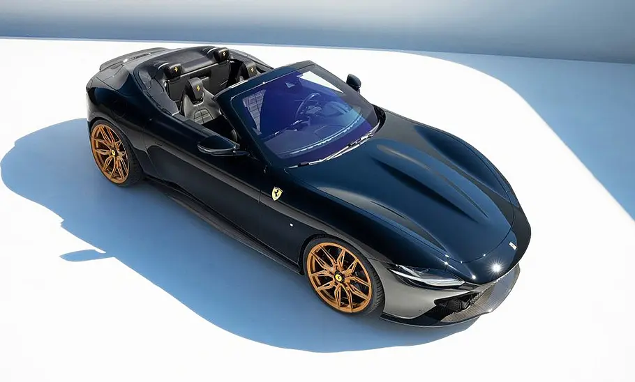 Ferrari Roma Spider von Novitec; Außenansicht,; stehend; Sportwagen; Frontansicht; von oben