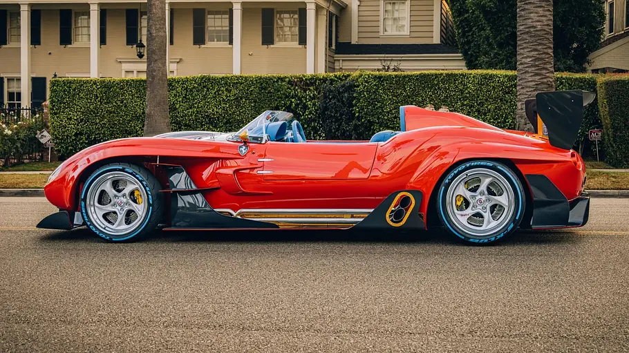 Ferrari Teppista von S-Klub LA, fotografiert von der Seite.