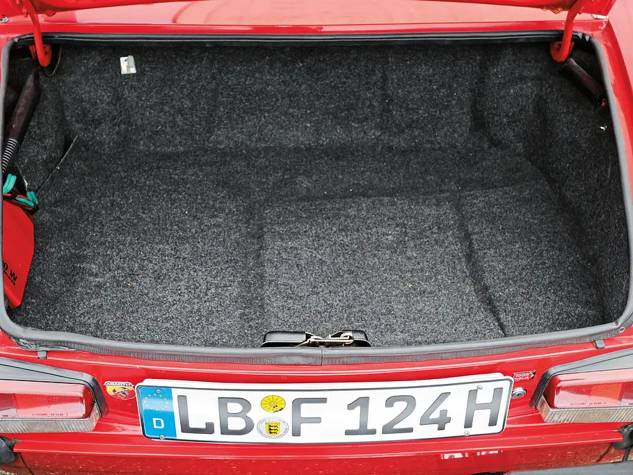 Fiat 124 Spider Cabrio Vergleich Bilder technische Daten Kofferraum