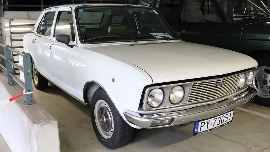 Der Fiat 132 Berlina stehend von vorne