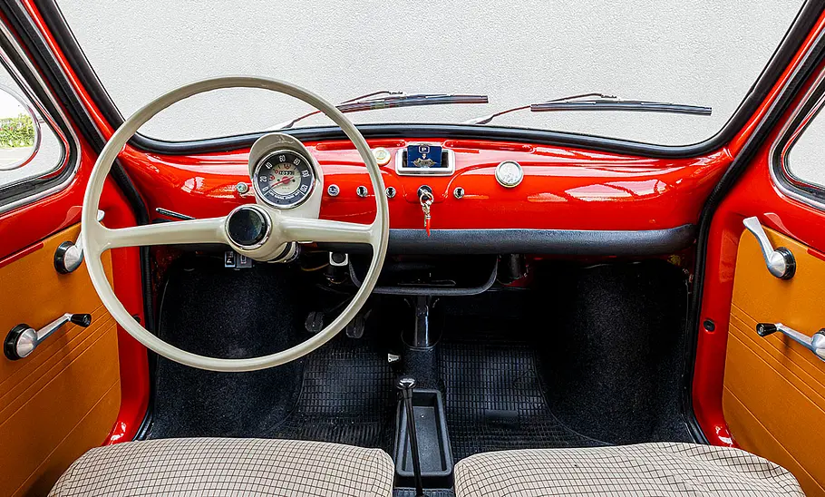 Das Cockpit des Fiat 500.