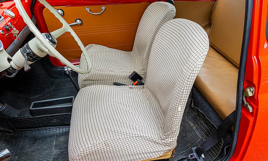 Die Vordersitze im Fiat 500.