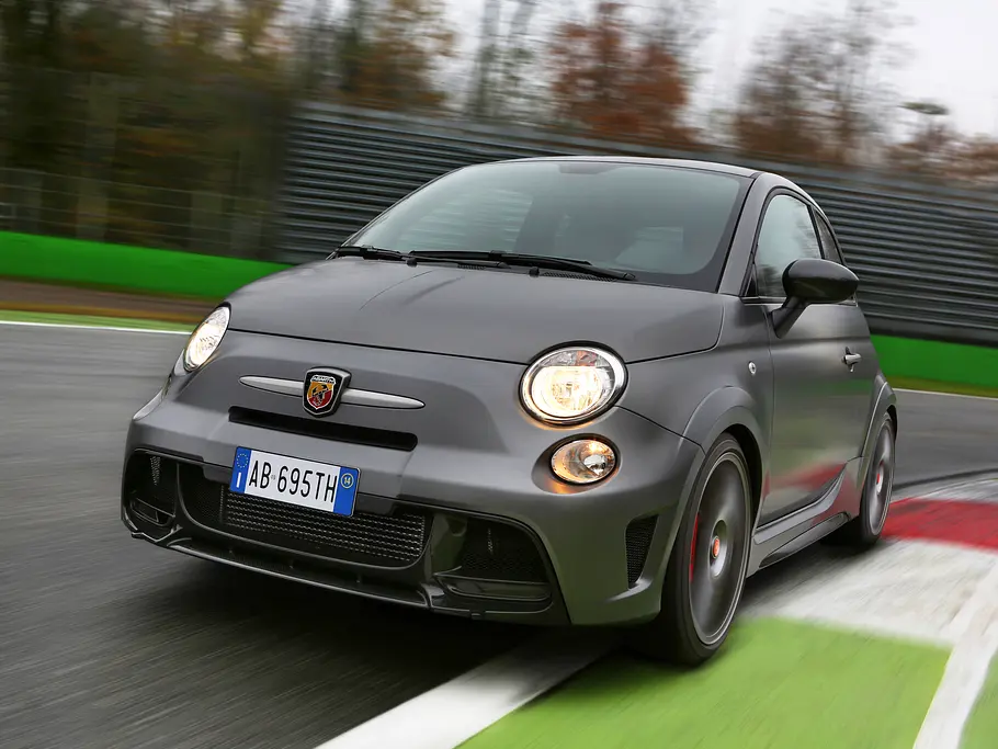 Abarth 695 Biposto Fiat 500 Fahrbericht Kleinwagen Sportversion