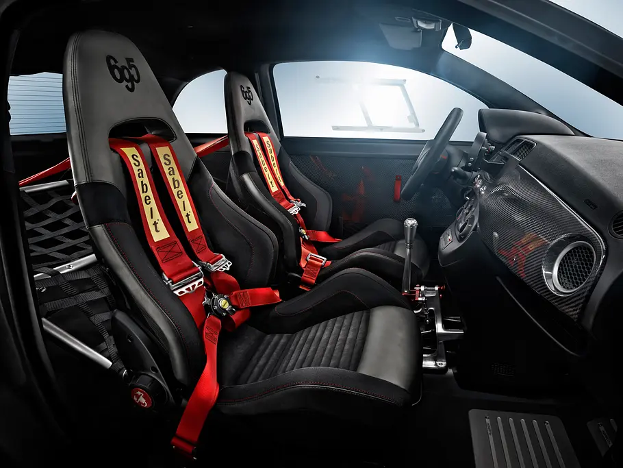Abarth 695 Biposto Fiat 500 Fahrbericht Kleinwagen Sportversion