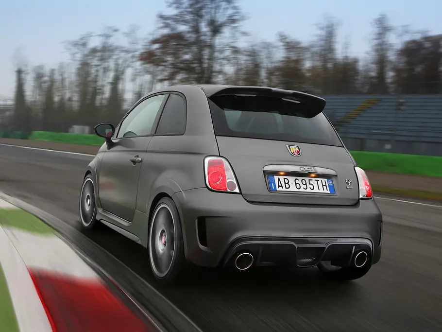 Abarth 695 Biposto Fiat 500 Fahrbericht Kleinwagen Sportversion