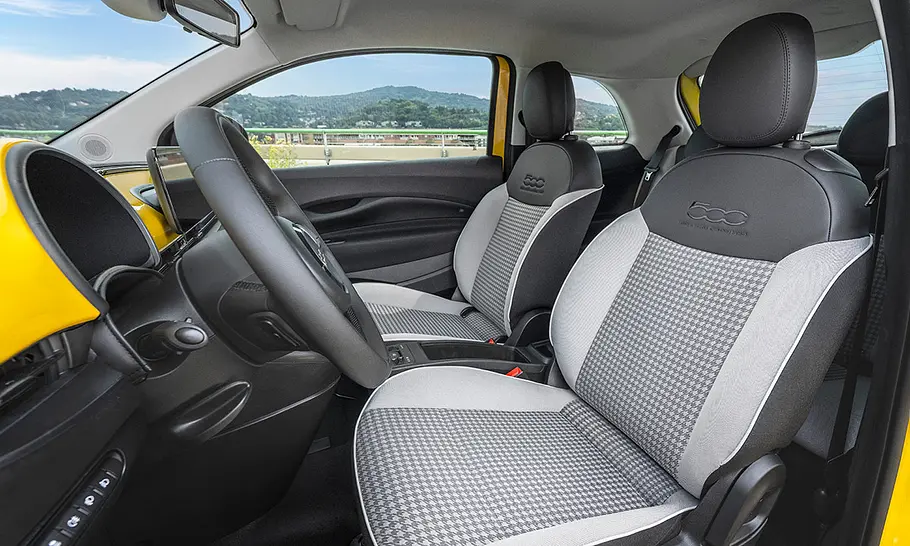 Fiat 500 Hybrid Torino Die Sitze des Fiat 500 Hybrid Torino.