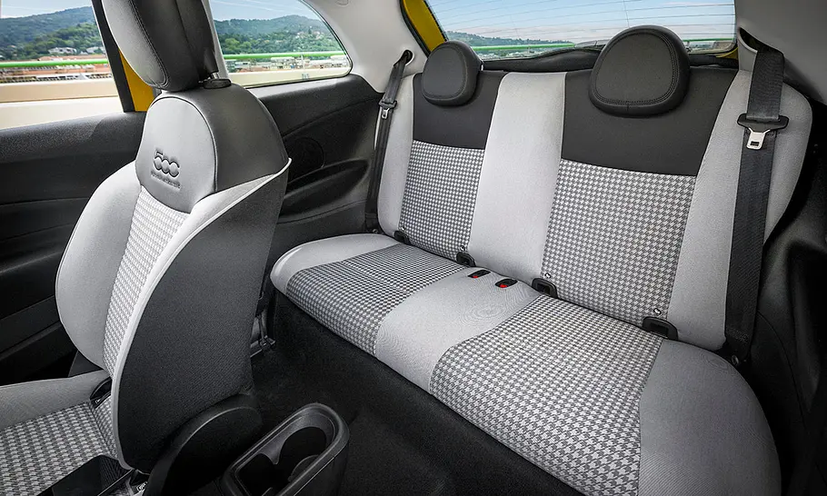 Fiat 500 Hybrid Torino Die Fondsitze des Fiat 500 Hybrid Torino.