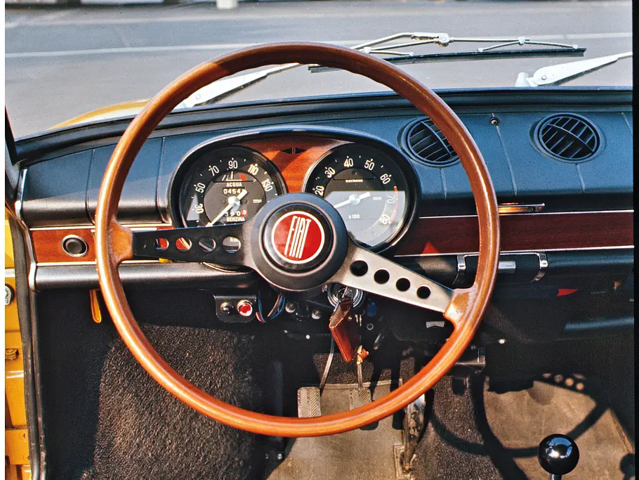 Fiat 850 Sport Coupe Jubiläum Bilder technische Daten Cockpit