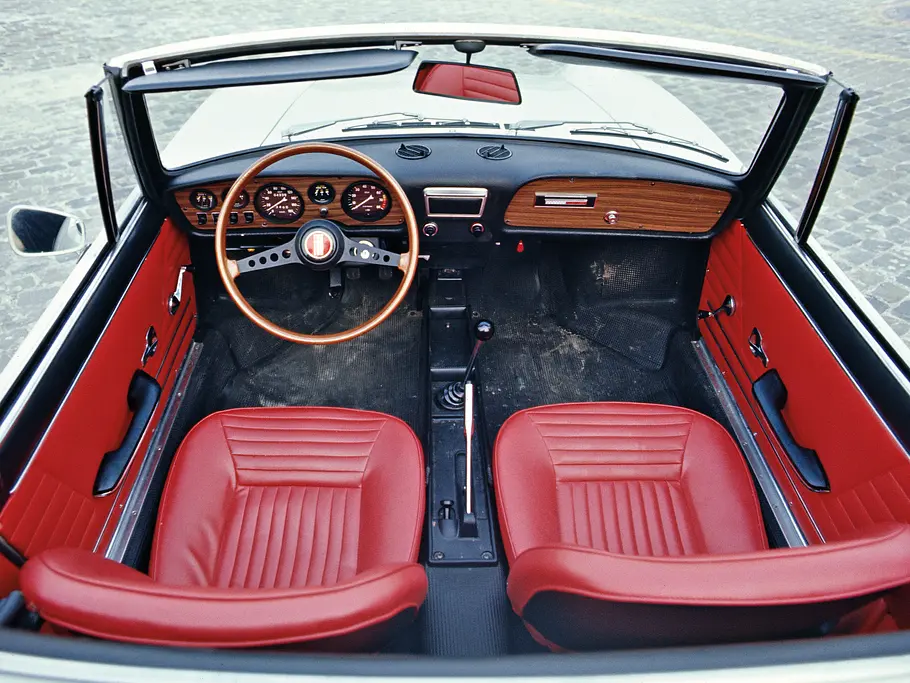 Fiat 850 Sport Spider Jubiläum Bilder technische Daten Cockpit