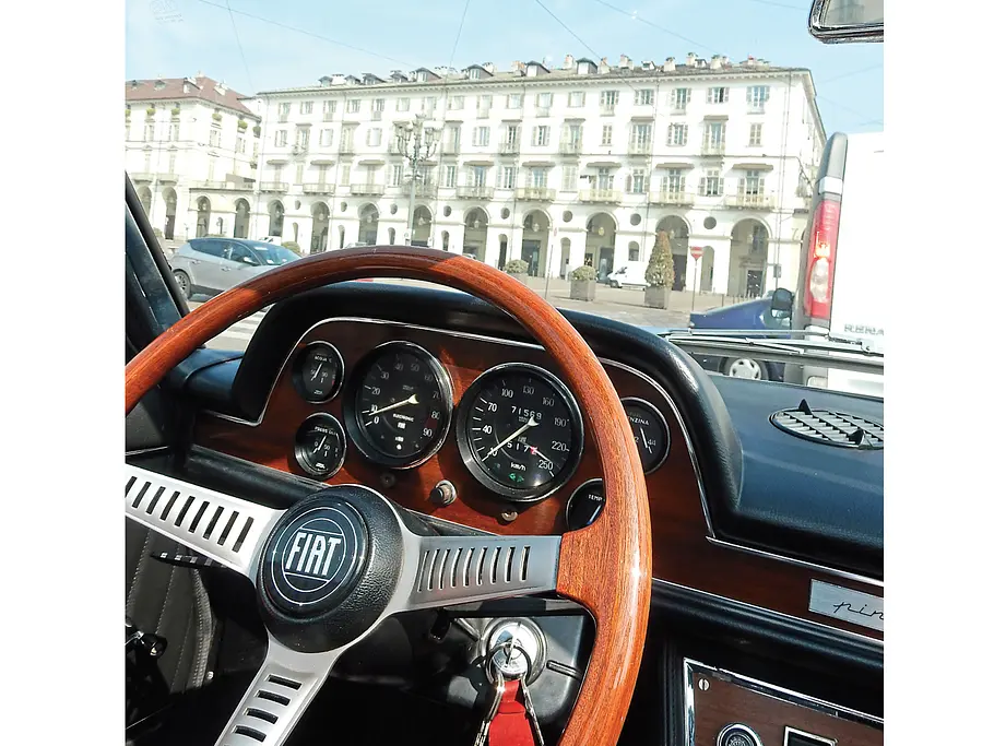 Fiat Dino Spider Turin Italien Reise Reportage Innenraum Cockpit