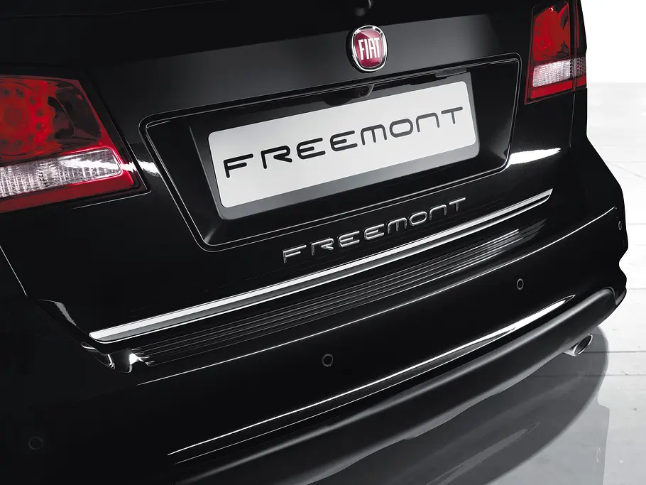 Fiat Freemont Black Code: Sondermodell 2014 Fiat Freemont Black Code Sondermodell 2014 Preis Bilder Crossover Heckansicht Motoren
