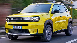 Der Fiat Grande Panda (2025) fahrend von schräg vorne. - Foto: Fiat Der Fiat Grande Panda (2025) fahrend von schräg vorne. - Foto: Fiat