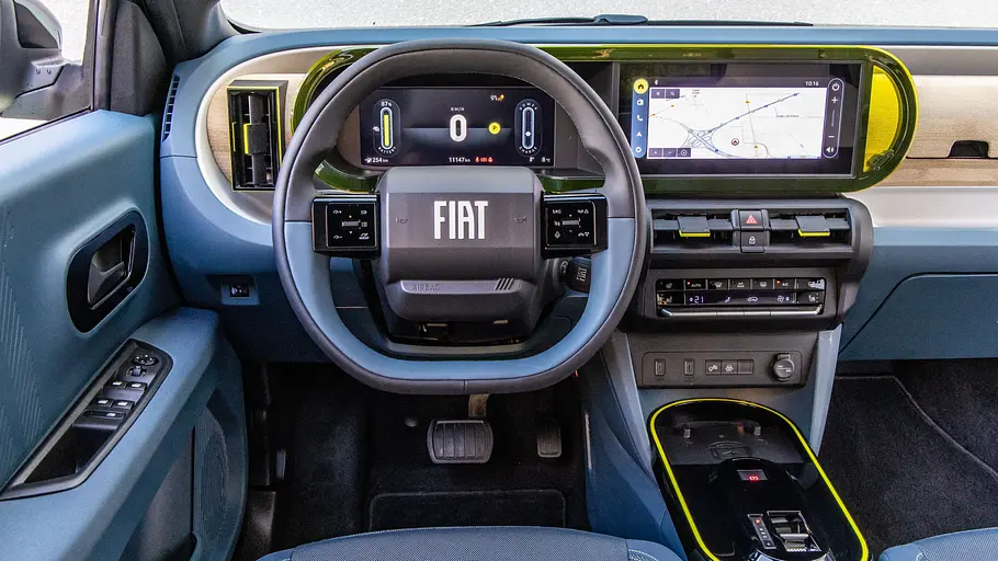 Das Cockpit des Fiat Grande Panda Elektro.