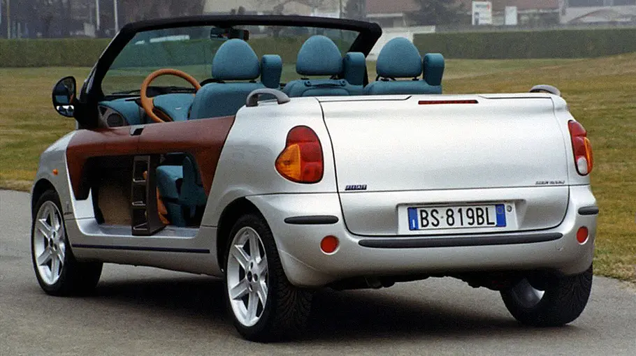 Der Fiat Multipla Eden Roc II stehend von hinten.