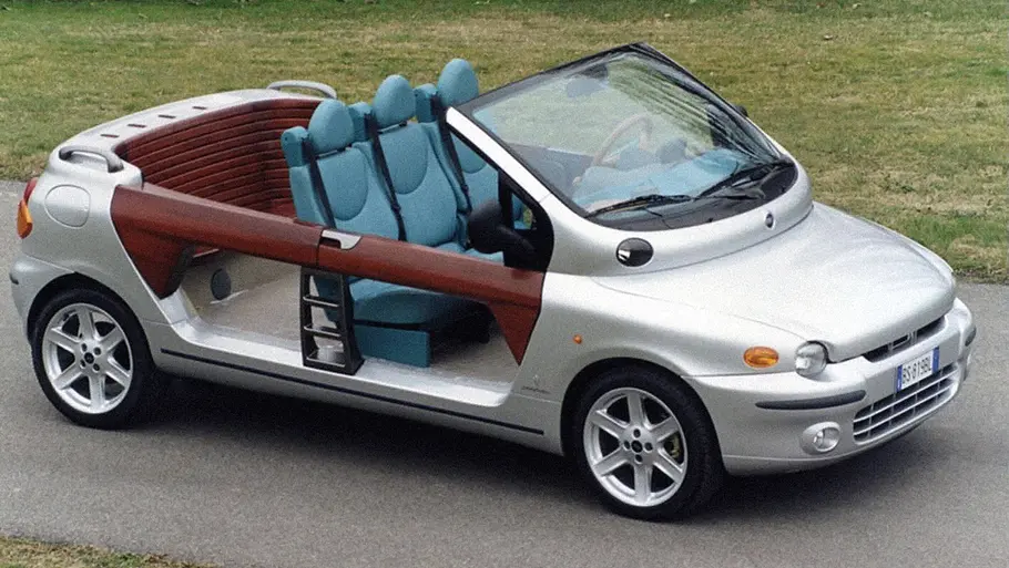Der Fiat Multipla Eden Roc II stehend seitlich.