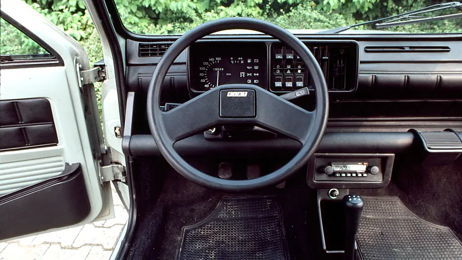 Das Cockpit des Fiat Panda 4x4. 