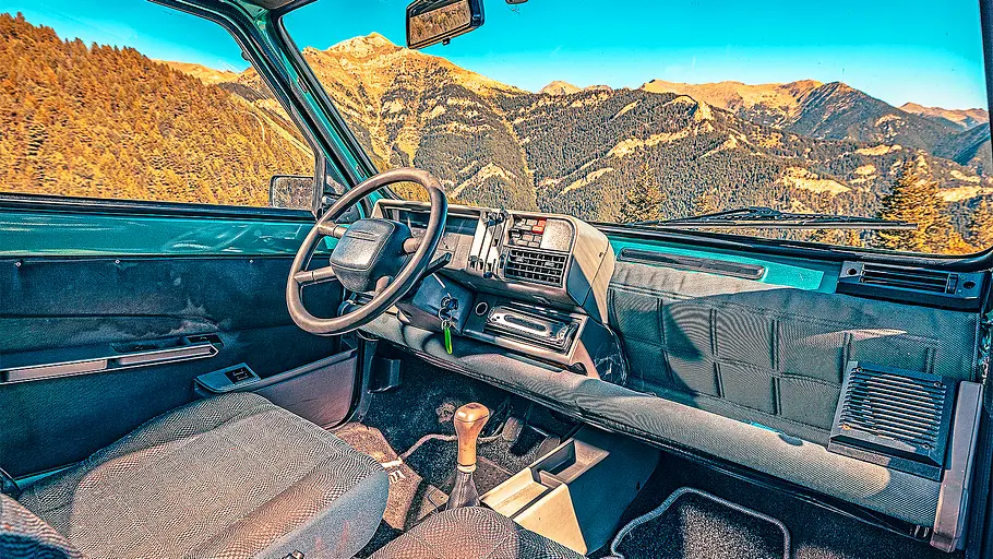 Blick auf die Armaturen im Innenraum des Fiat Panda 4x4.