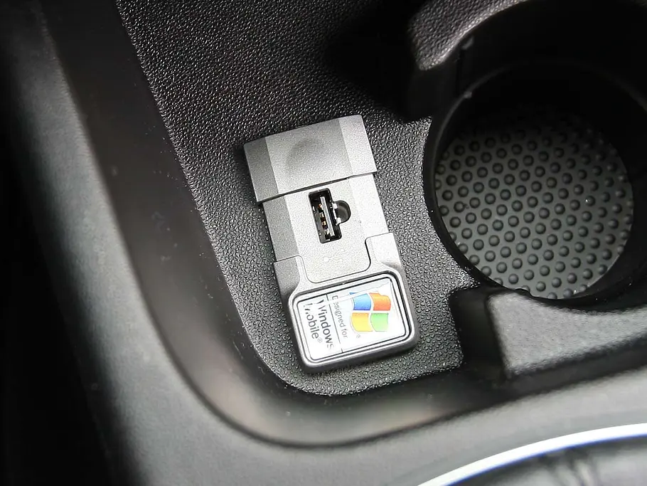 Fiat Punto Evo 1.4 8V Fiat Punto Evo 1.4 8V - USB-Port in der Mittelkonsole