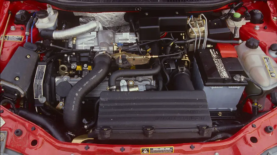 Der Motor des Fiat Punto GT. 