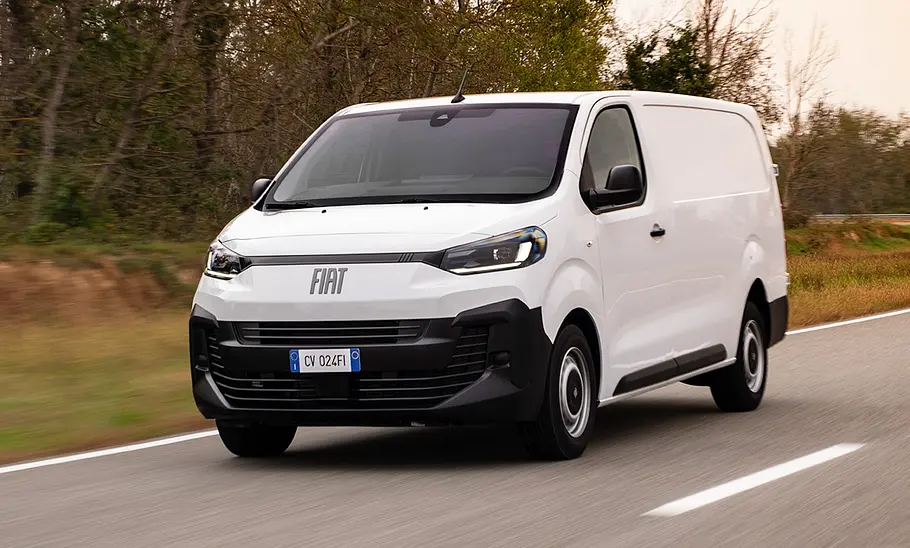 Fiat (E-)Scudo Facelift (2024) Fiat (E-)Scudo Facelift (2024), fahrend, Ansicht von schräg vorne