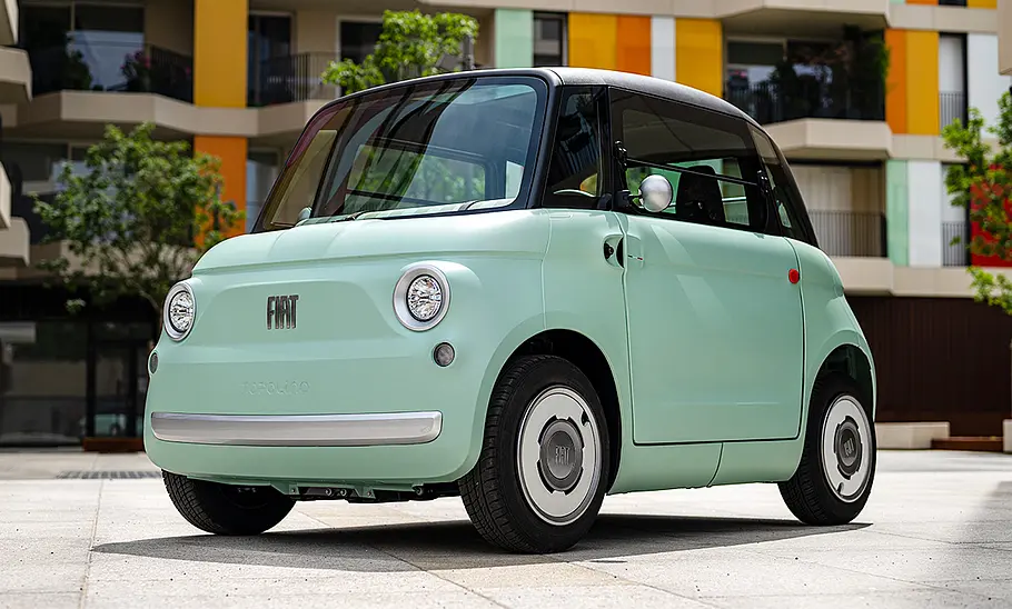 Fiat Topolino (2023) Der Fiat Topolino (2023) statisch von schräg vorne.