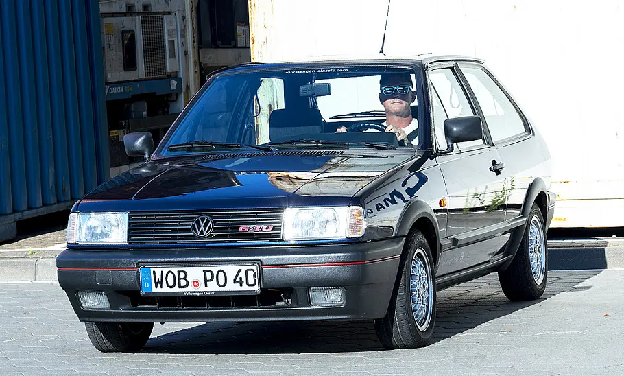 Der VW Polo G40 stehend von vorne.
