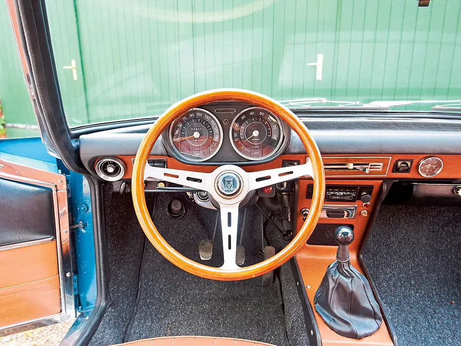 Seltene Autos: Vignale Samantha Vignale Samantha Oldtimer Sportwagen Bilder technische Daten Cockpit