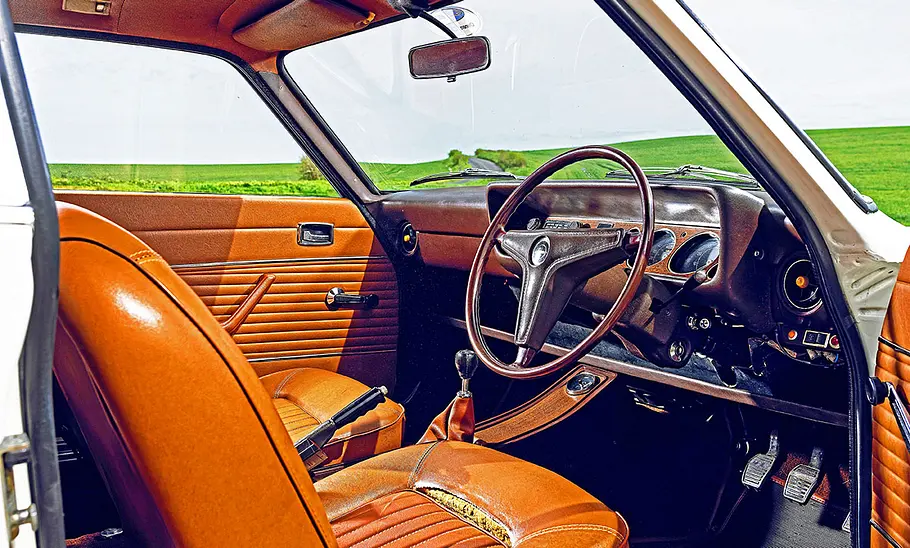 Der Innenraum des Ford Capri.