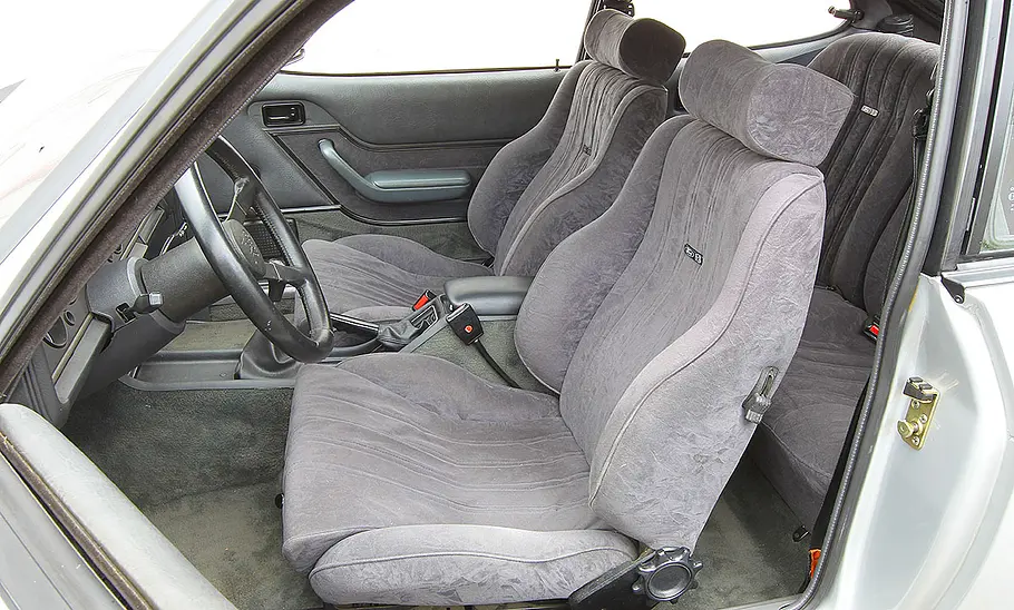 Ford Capri Werksturbo Der Innenraum des Ford Capri Werksturbo.