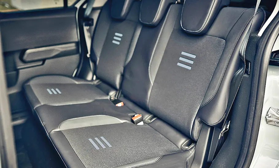 Die hinteren Sitze des Ford E-Tourneo Courier (2025).