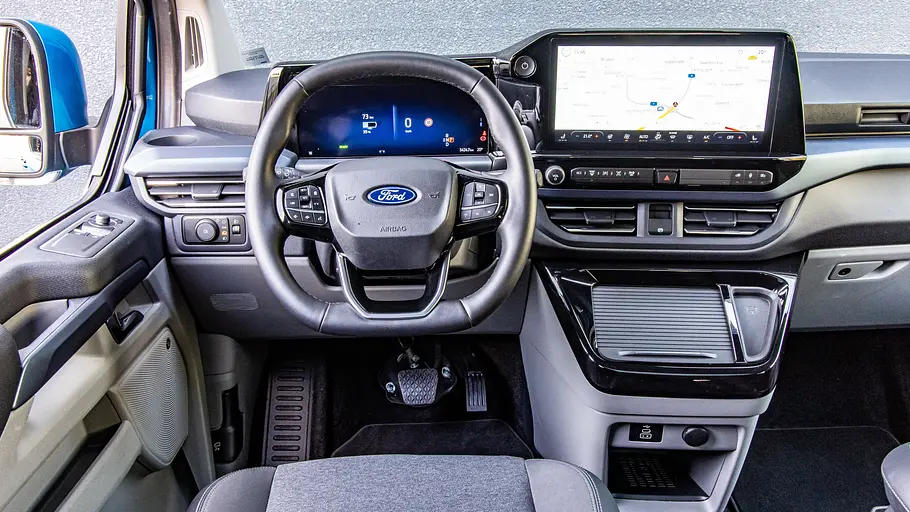 Das Cockpit des Ford E-Tourneo Custom.