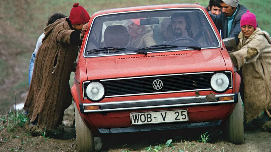 Ford Escort GL, Opel Kadett L 1200, VW Golf L statisch von der Seite fotografiert. 