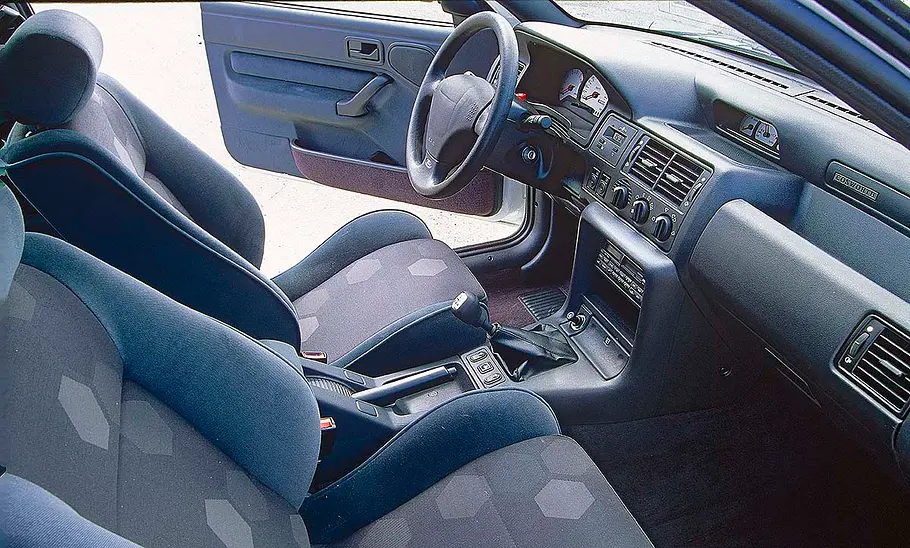 Ford Escort RS Cosworth Der Innenraum des Ford Escort RS Cosworth.