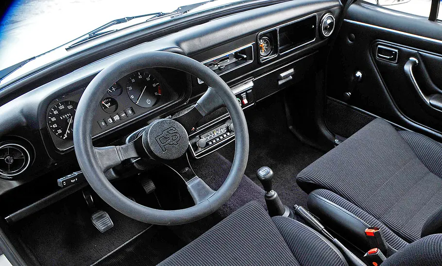 Das Cockpit des Ford Escort RS 2000 X-Pack