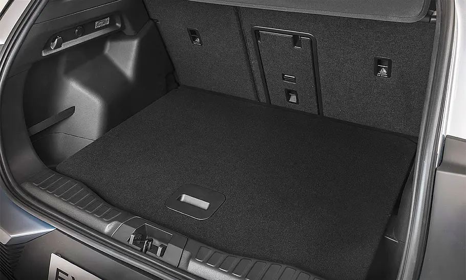 Der Kofferraum des Ford Explorer Elektro (2024).